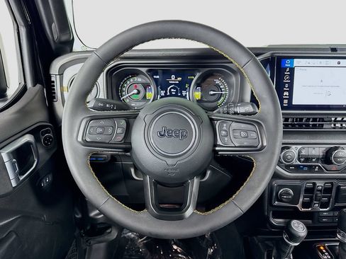 Used 2024 Jeep Wrangler Unlimited w/ Convenience Group AWD/4WD image 18