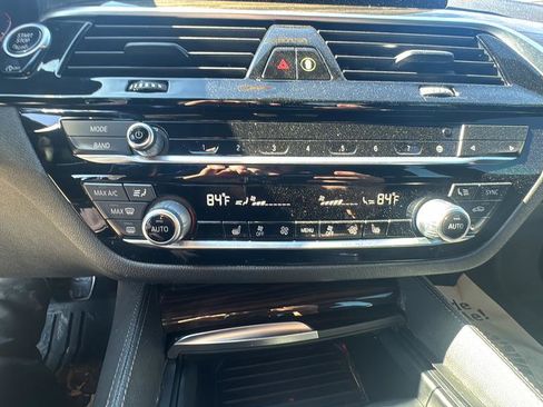 Used 2020 BMW M550i xDrive image 22