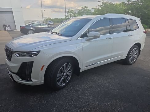 Used 2020 Cadillac XT6 Premium Luxury AWD/4WD image 6