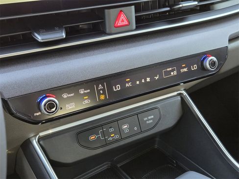 New 2026 Kia Carnival EX image 14