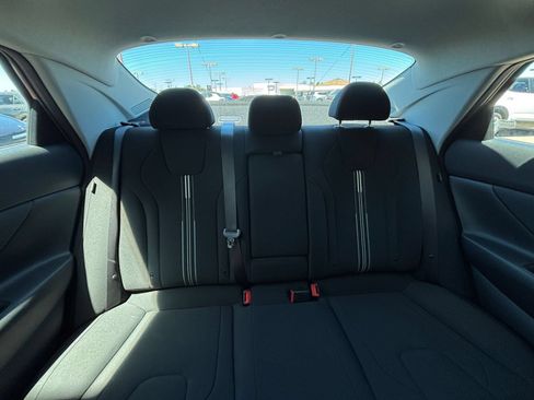 Used 2025 Hyundai Elantra SEL FWD image 39