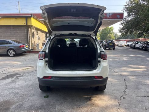 Used 2017 Jeep Compass Latitude w/ Popular Equipment Group AWD/4WD image 14