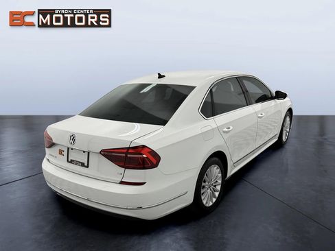 Used 2017 Volkswagen Passat 1.8T SE FWD image 6