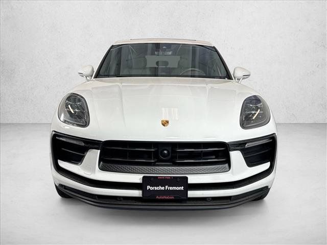 Certified 2025 Porsche Macan AWD/4WD image 6