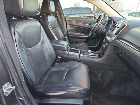 Used 2016 Chrysler 300 C image 34