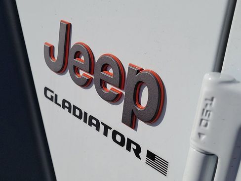 New 2025 Jeep Gladiator Mojave w/ Convenience Group image 10