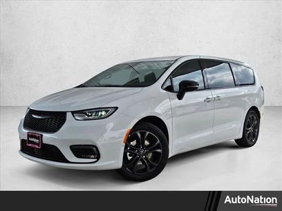 New 2026 Chrysler Pacifica Select