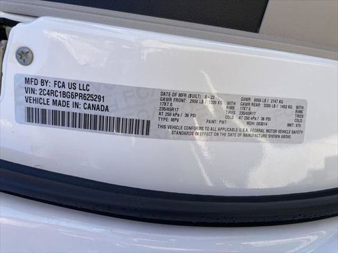 Certified 2023 Chrysler Pacifica Touring-L FWD image 11