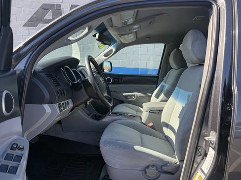 Used 2011 Toyota Tacoma PreRunner image 8