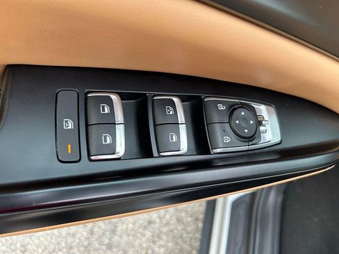 Used 2023 Kia Carnival LX FWD image 19
