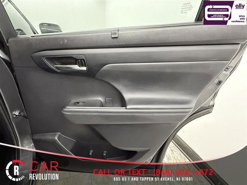Used 2022 Toyota Highlander XLE image 45
