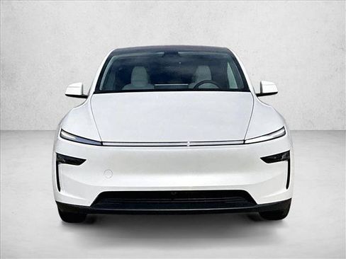 Used 2026 Tesla Model Y AWD image 3
