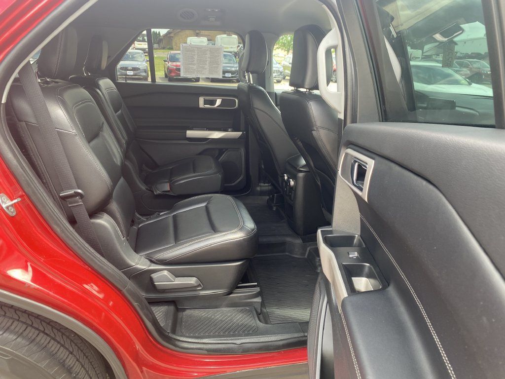 Used 2021 Ford Explorer XLT w/ Equipment Group 202A AWD/4WD image 14