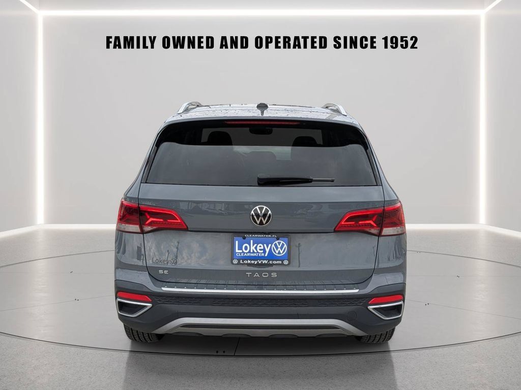 Certified 2023 Volkswagen Taos SE FWD image 5