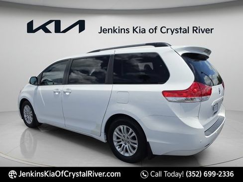 Used 2011 Toyota Sienna XLE w/ XLE Navigation Pkg FWD image 11