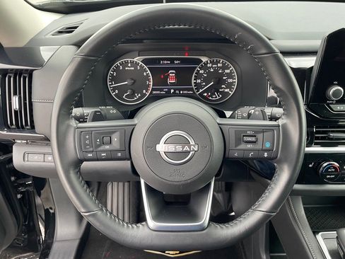 Used 2025 Nissan Pathfinder SV image 14