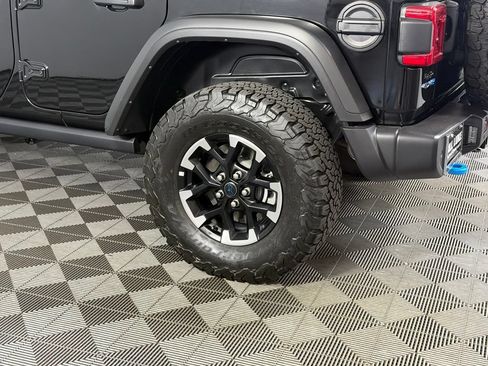 Used 2025 Jeep Wrangler Unlimited Rubicon 4xe w/ Safety Group AWD/4WD image 11