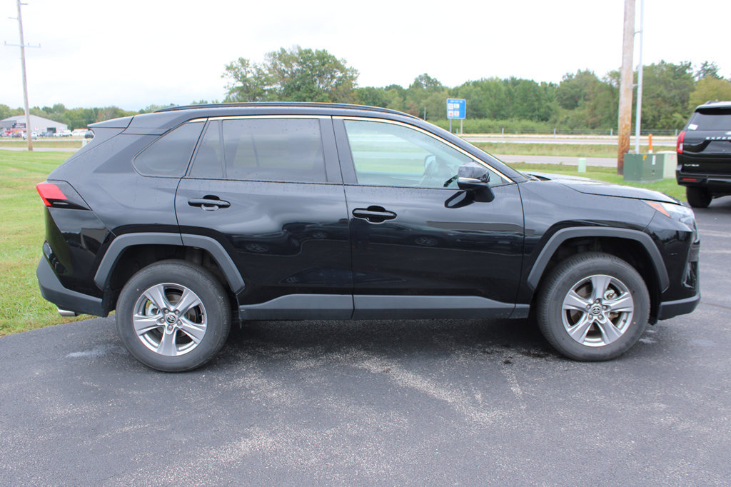 Used 2025 Toyota RAV4 XLE AWD/4WD image 15