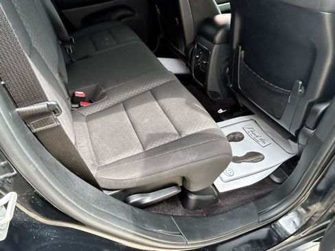 Used 2018 Jeep Grand Cherokee Laredo AWD/4WD image 11