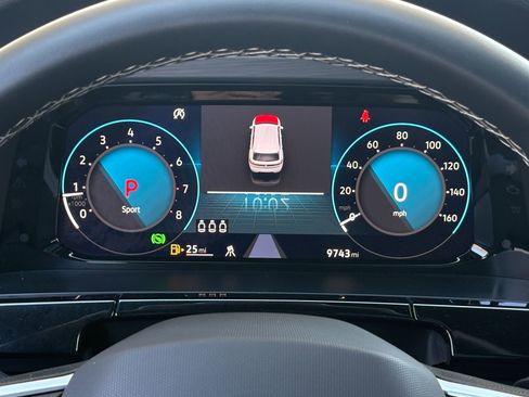 Used 2025 Volkswagen Atlas Cross Sport SE w/ Panoramic Sunroof Package image 4