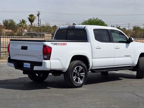 Used 2019 Toyota Tacoma TRD Sport AWD/4WD image 4