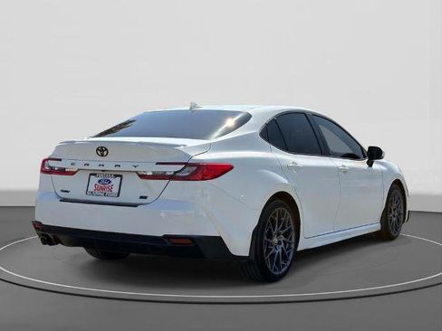 Used 2025 Toyota Camry SE w/ Convenience Package FWD image 5