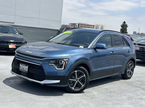 Certified 2023 Kia Niro EX FWD image 2