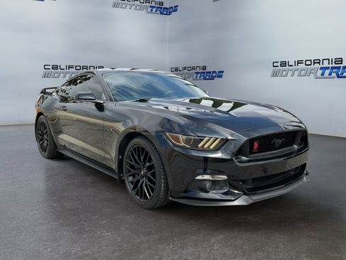 Used 2017 Ford Mustang GT RWD image 3