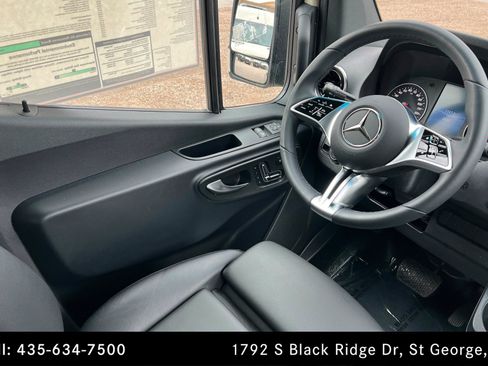 Used 2025 Mercedes-Benz Sprinter 2500 image 11