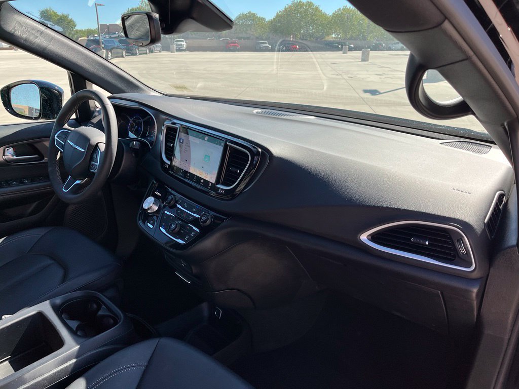 Used 2026 Chrysler Pacifica Select FWD image 14