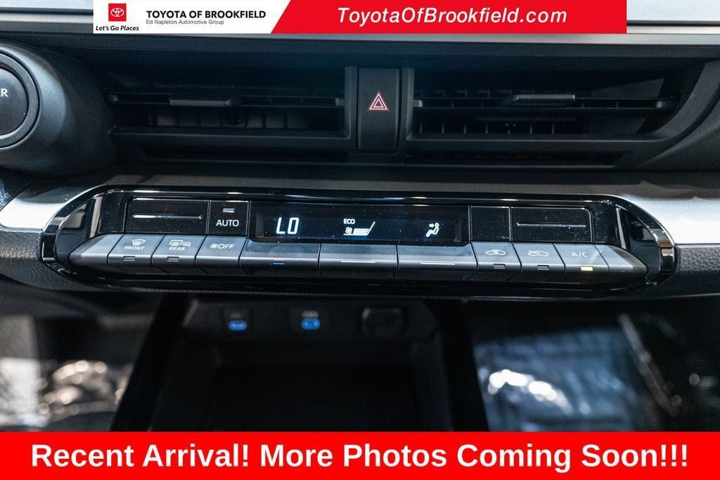 Used 2025 Toyota Prius LE FWD image 24