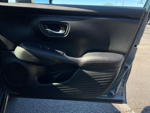 Certified 2025 Honda HR-V Sport image 28