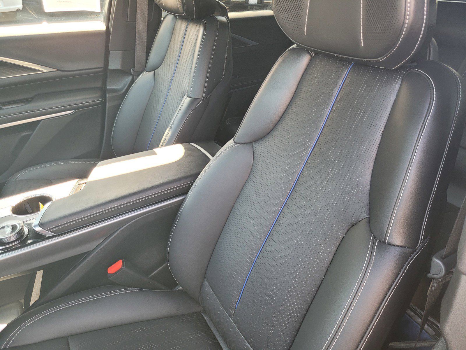 Certified 2024 Cadillac Lyriq Sport AWD/4WD image 9
