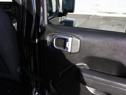 Certified 2022 Jeep Gladiator Willys image 14