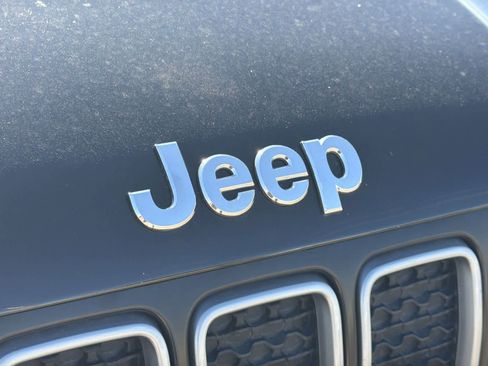 Used 2023 Jeep Renegade Latitude image 32