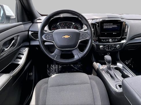Used 2023 Chevrolet Traverse LT FWD image 6