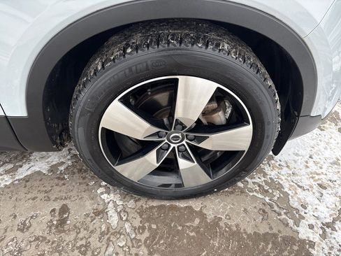 Used 2020 Volvo XC40 T5 Momentum w/ Protection Package Premier image 14