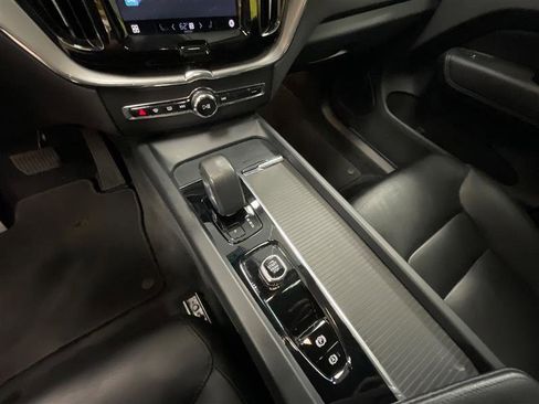 Used 2023 Volvo XC60 B5 Core image 15
