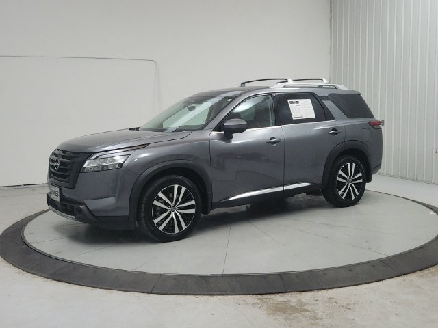 Used 2024 Nissan Pathfinder Platinum FWD image 4