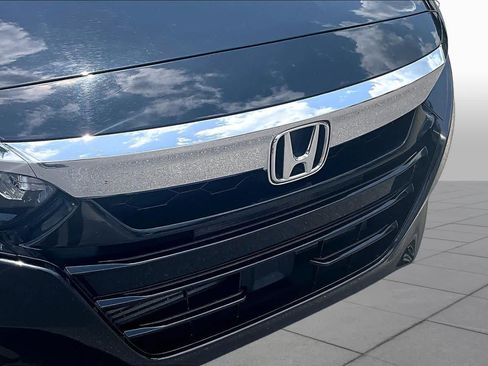 Used 2018 Honda Accord Touring image 30