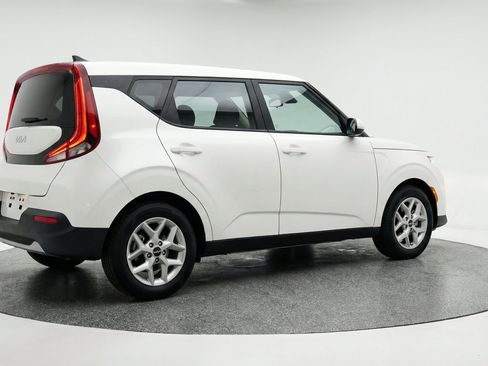 Used 2025 Kia Soul LX w/ LX Technology Package FWD image 9