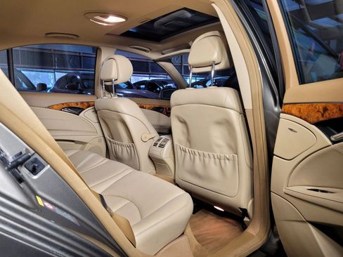 Used 2009 Mercedes-Benz E 350 E 350 Sedan 4D image 40