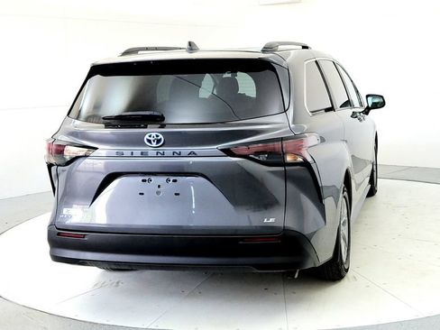 Certified 2025 Toyota Sienna LE AWD/4WD image 5
