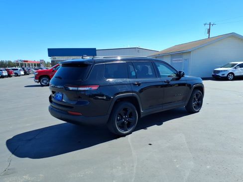 Used 2023 Jeep Grand Cherokee L Laredo image 6