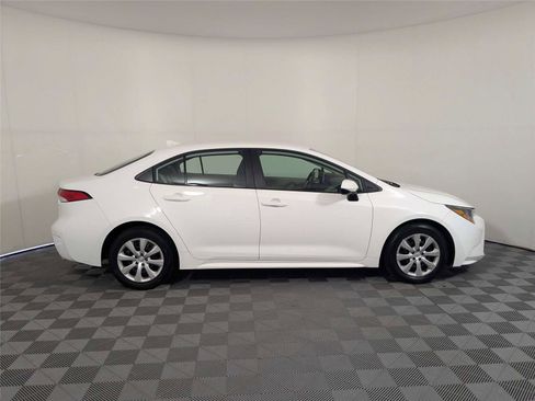 Used 2025 Toyota Corolla LE w/ Convenience Package FWD image 5