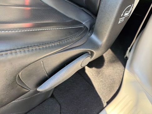 Used 2023 Chrysler Pacifica Touring-L image 18