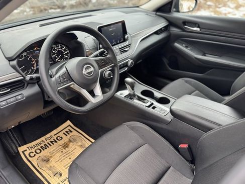 Used 2025 Nissan Altima 2.5 SV image 11