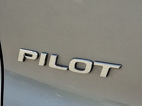 Used 2016 Honda Pilot Touring image 29
