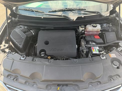 Used 2019 Chevrolet Traverse LT FWD image 11