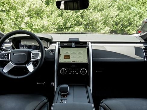 New 2026 Land Rover Discovery Limited Edition AWD/4WD image 18